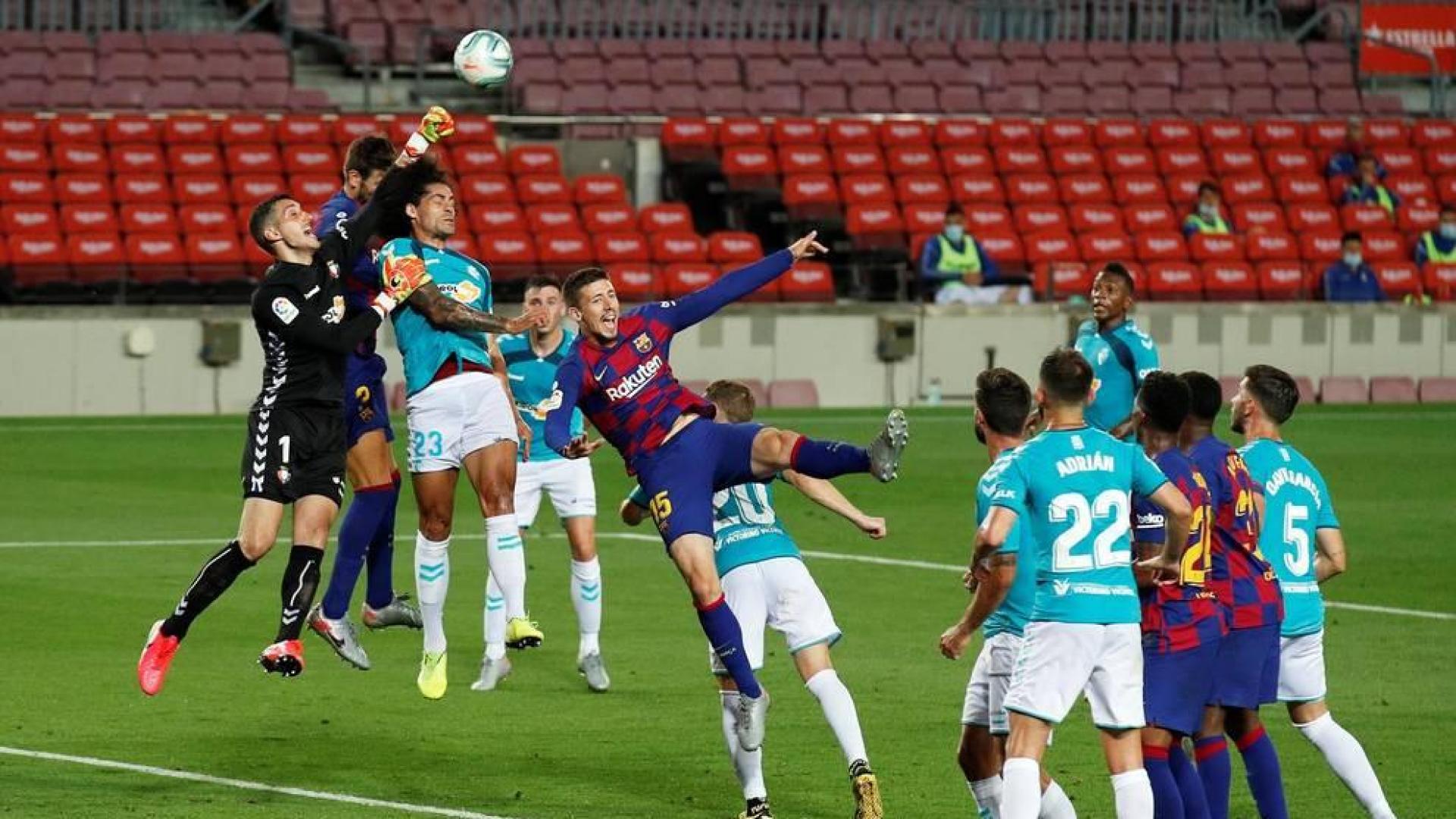 Imágenes del choque entre rojillos y culés correspondiente a la Jornada 37 de LaLiga Santander disputado en el Camp Nou.