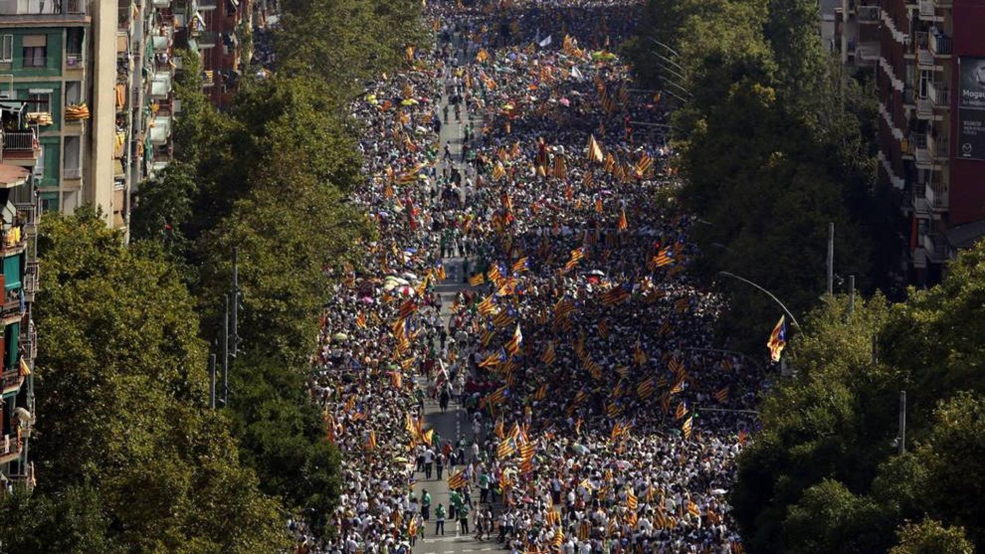 Miles de ciudadanos celebran en Barcelona el día de la Diada