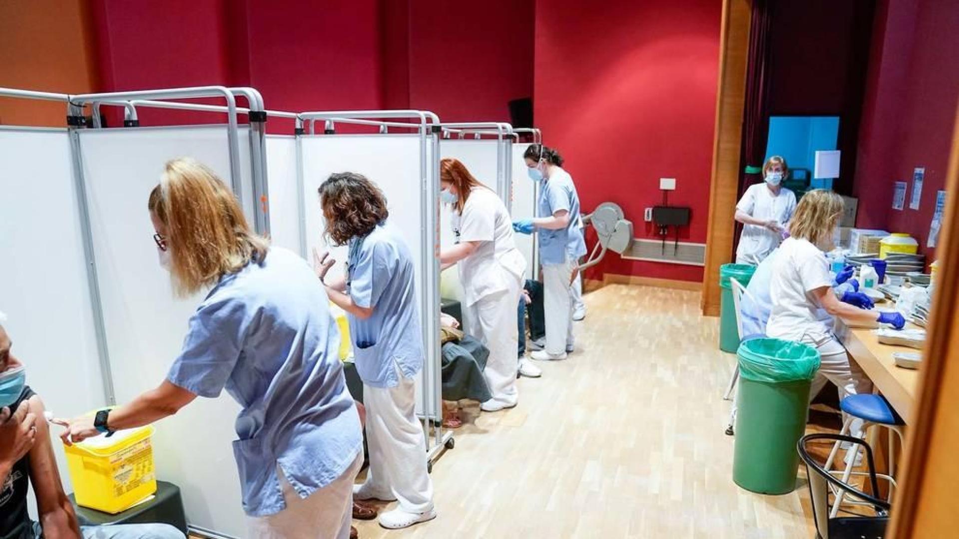 Sanidad notifica 4.427 casos y 23 muertes, con la incidencia bajando a 111