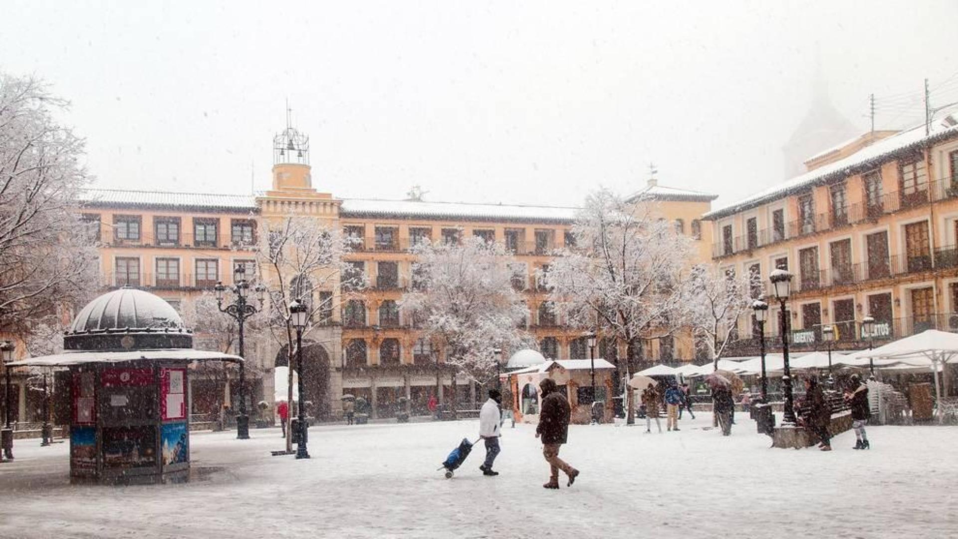 La borrasca Filomena que está afectando estos días a la Península, Canarias y Ceuta, ha activado este jueves las alertas en toda España, excepto en Melilla, y en la mitad del país hay aviso naranja por nevadas, lluvia intensa y temperaturas de hasta -12 grados.
