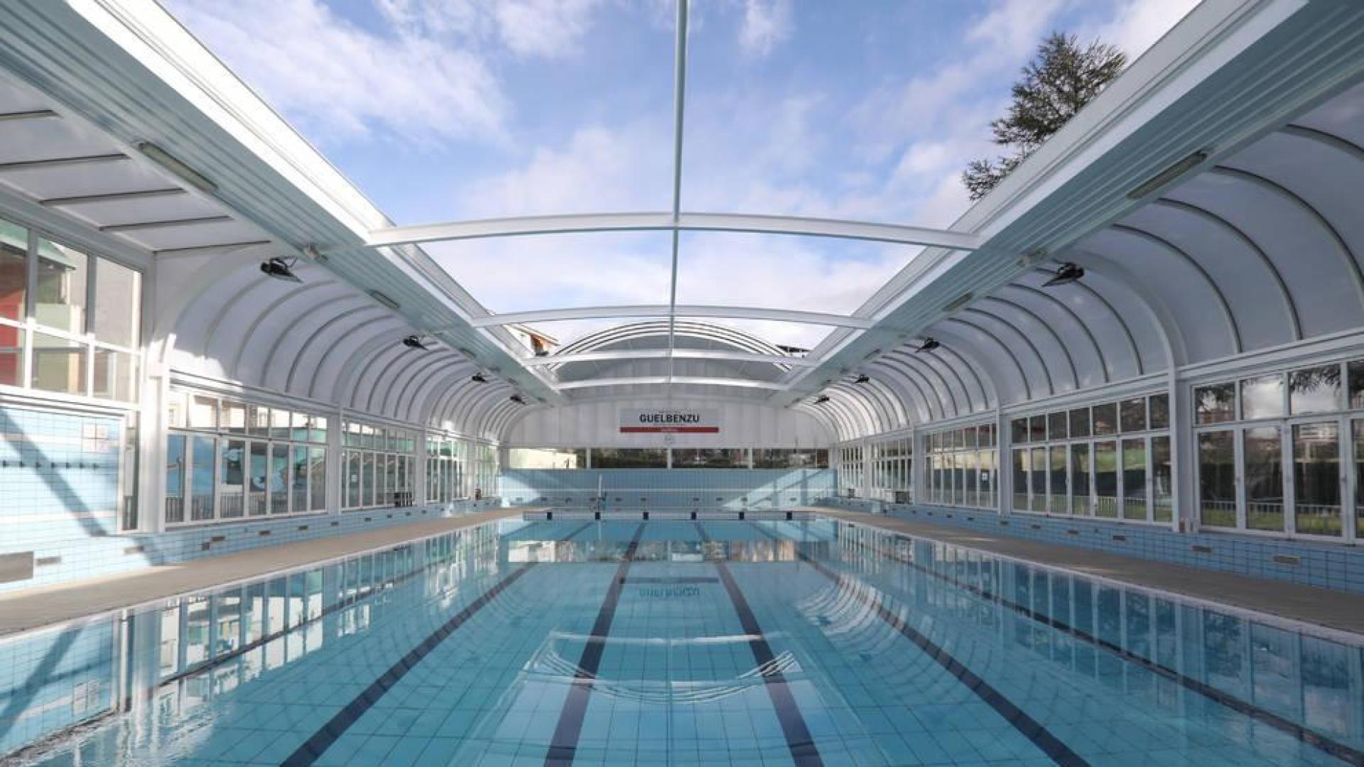 Guelbenzu reabre el 2 de enero tras la colocación de la nueva cubierta en la piscina