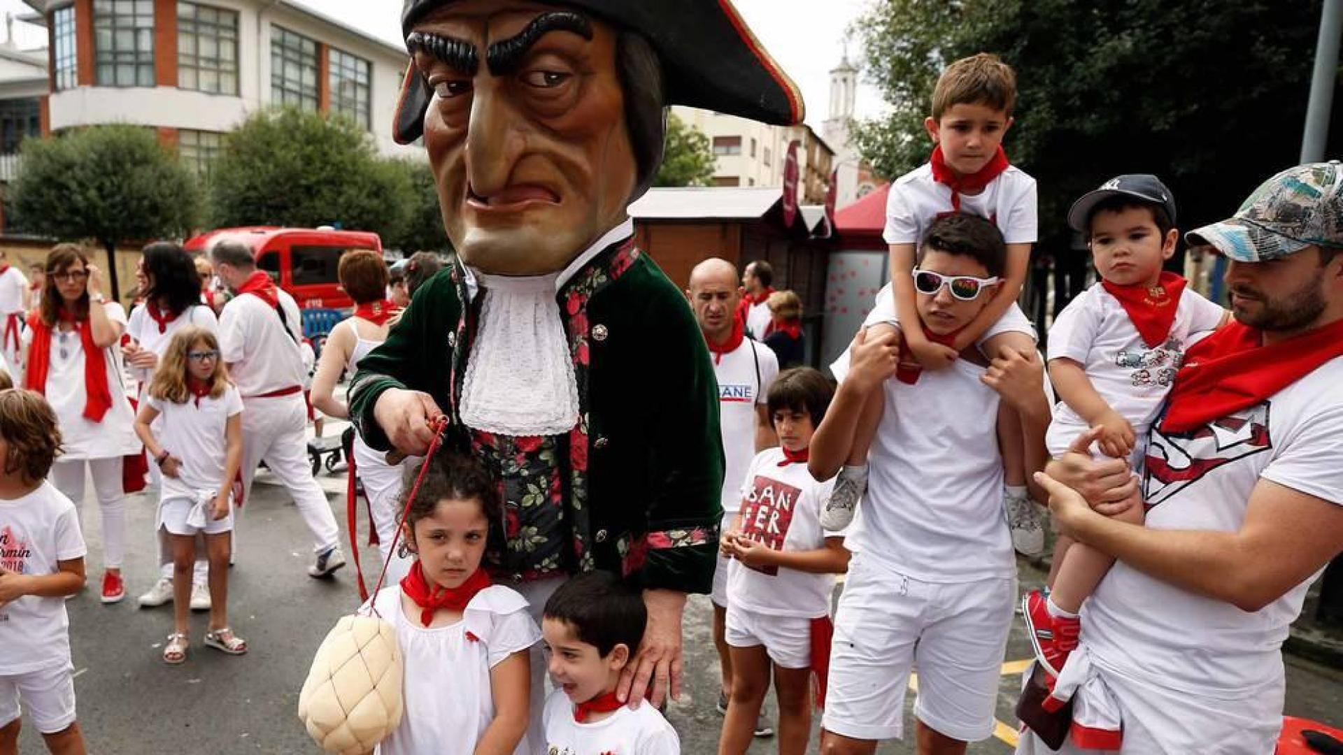 Salida de los gigantes y cabezudos de Pamplona, 8 de julio de San Fermín 2018