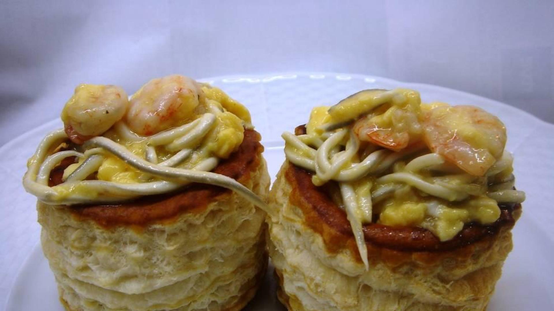 Volovanes rellenos de revuelto de gulas y gambas