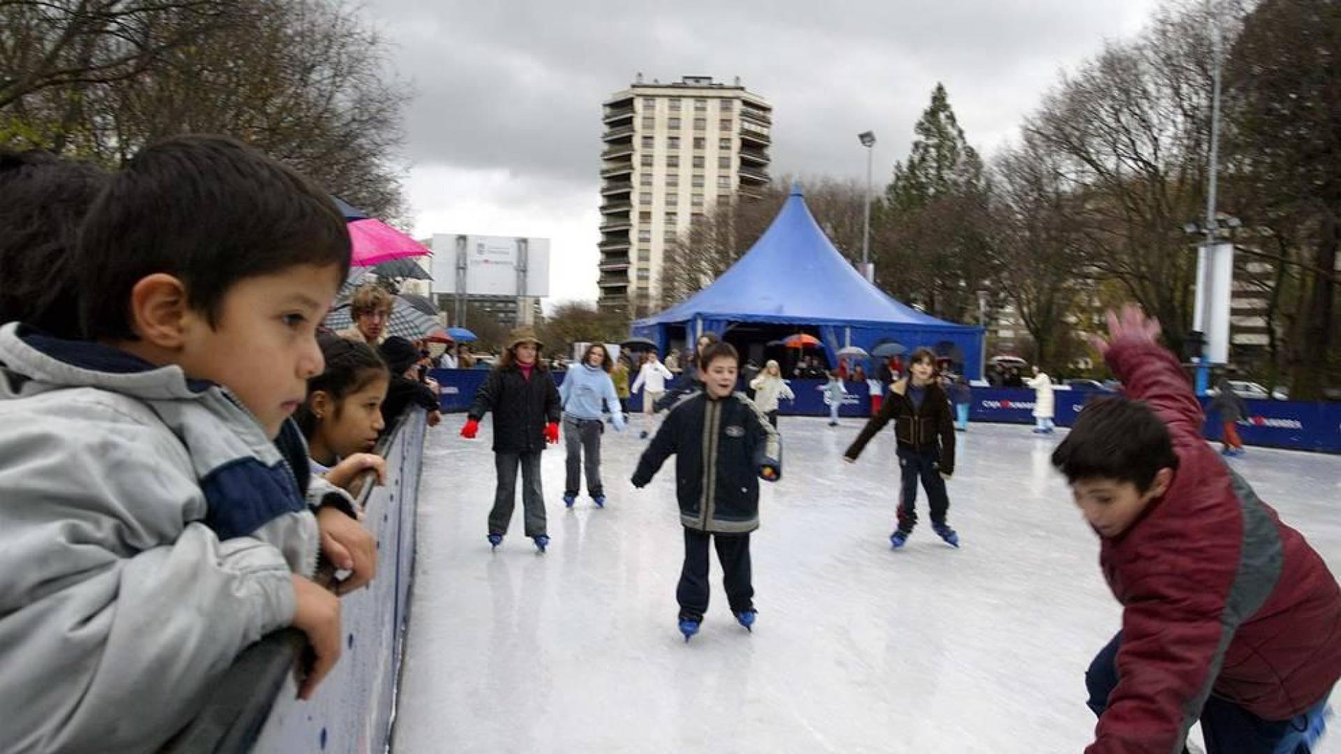 Entre 2002 y 2006 la pista de hielo se instaló en el parque de Antoniutti y atrajo a miles de patinadores durante la Navidad.