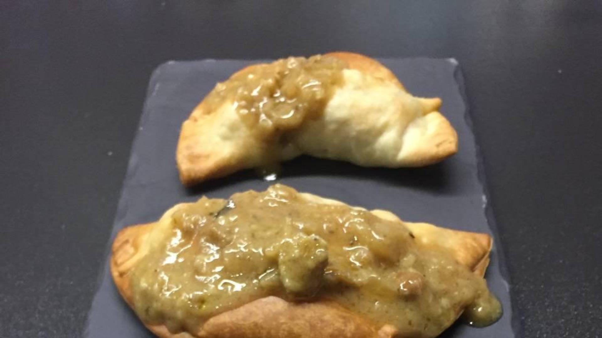 Empanadillas de pollo en escabeche con champiñones