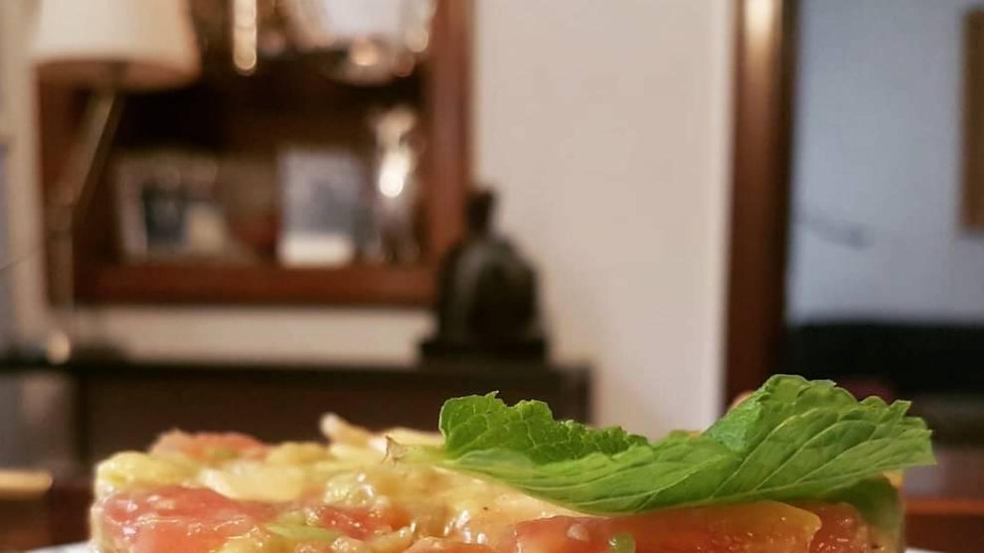 Tartar de tomate, aguacate y gambas