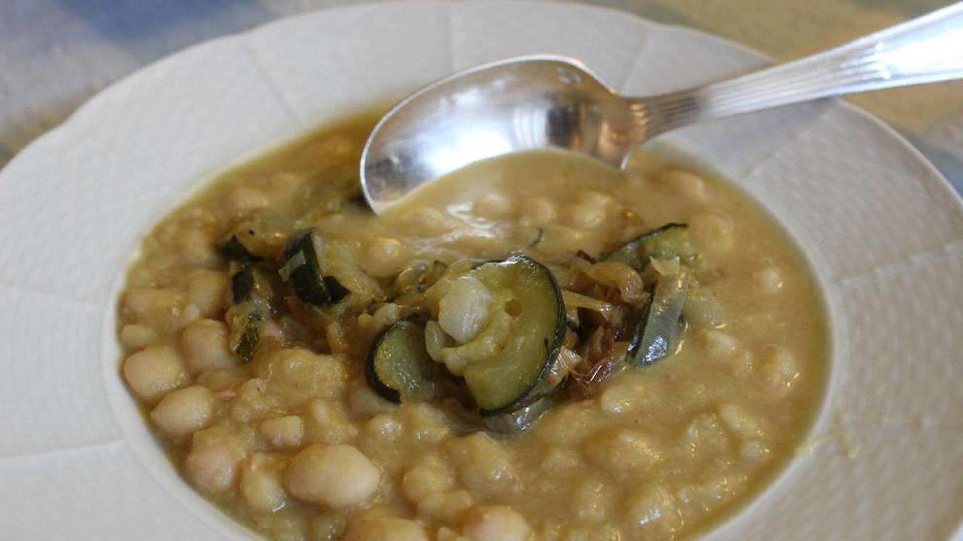 Imagen de las alubias blancas con verduras