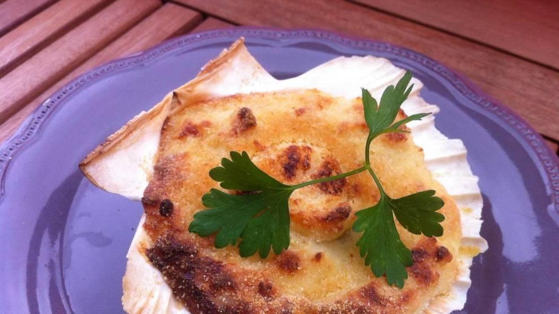 Imagen de la concha rellena de bechamel marina