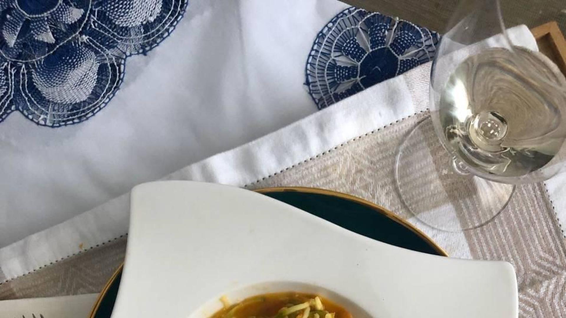 Imagen de los calabacines en forma de espaguetis y las gambas al curry