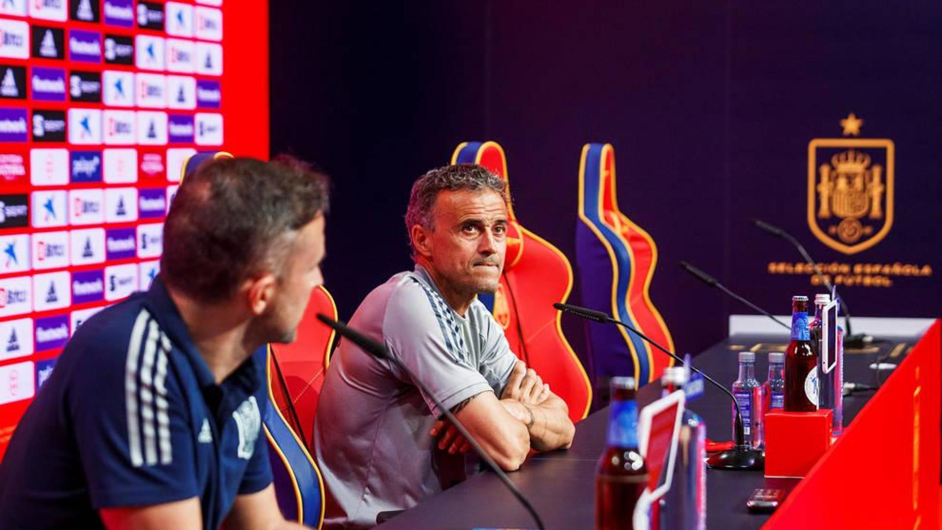 Luis Enrique defiende los protocolos y dice que esperará a Busquets