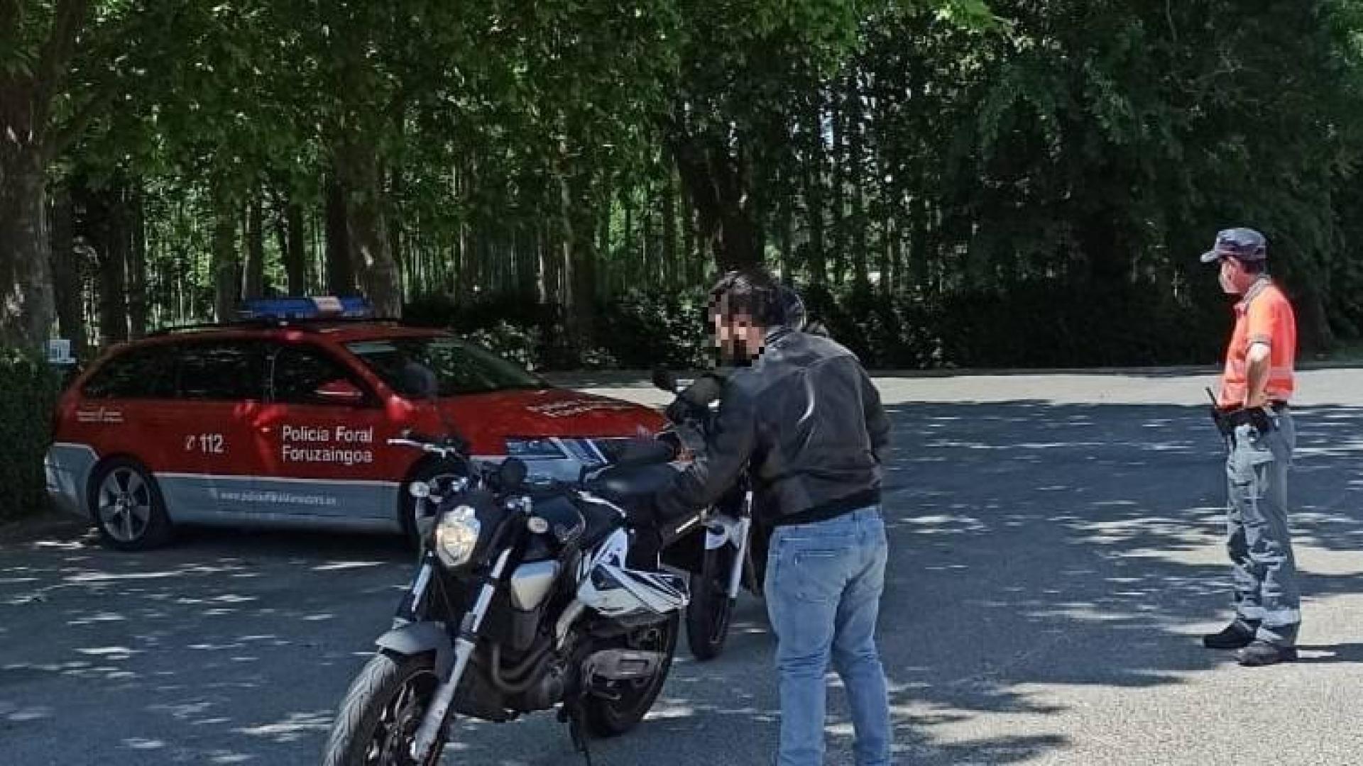 Denunciado un motorista en Santesteban por avisar de un falso intento de robo