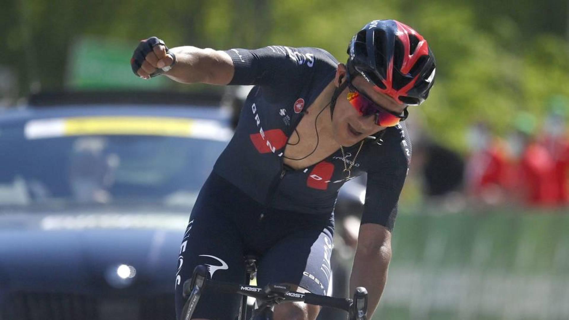 Carapaz golpea en Leukerbad para ganar la etapa y asaltar el liderato