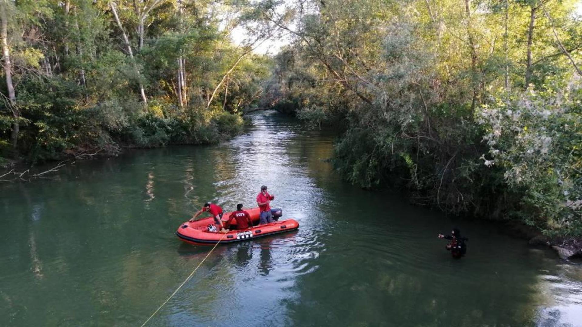 Los Bombers de la Generalitat han localizado el cadáver del menor desaparecido en el río Segre.