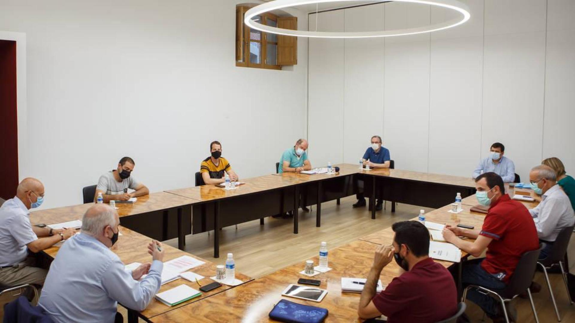 Reunión mantenida en el Palacio de Navarra, con alcaldes de la zona.