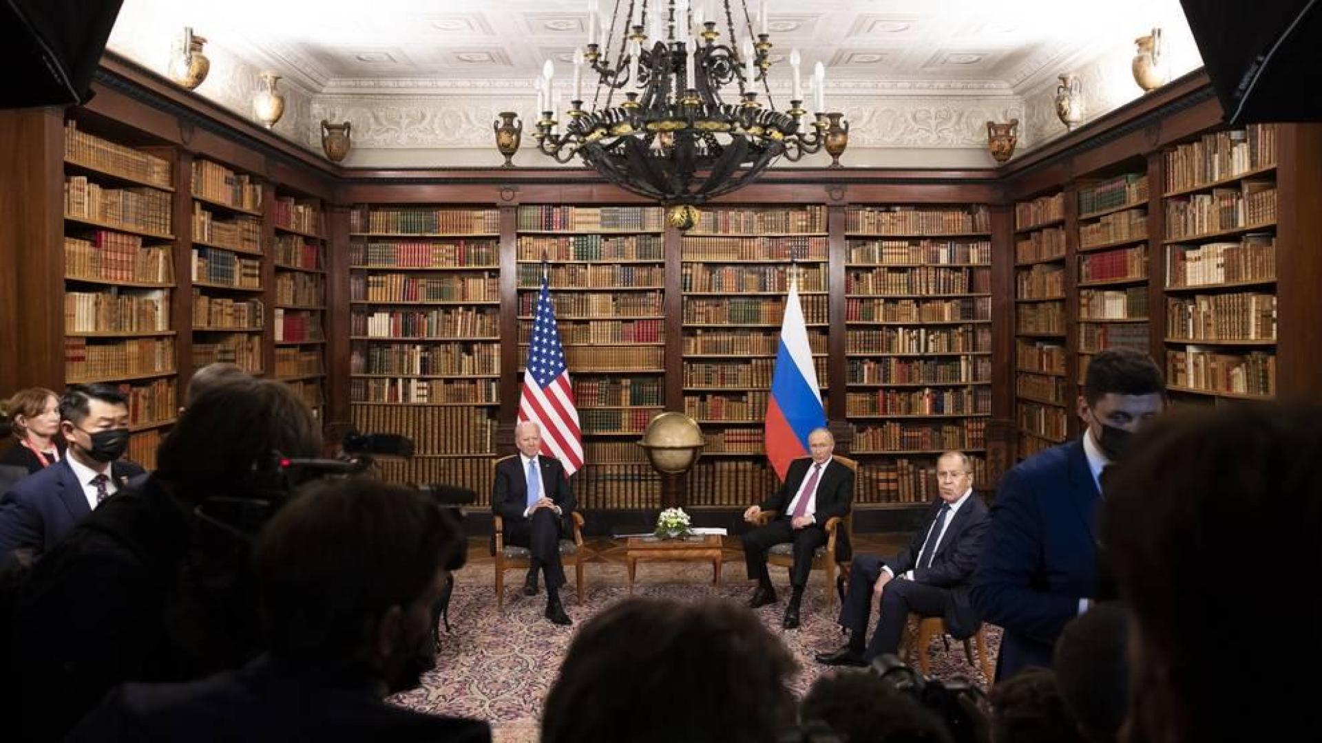 Biden califica el encuentro con Putin como "productivo" y llama a favorecer la cooperación y no el conflicto