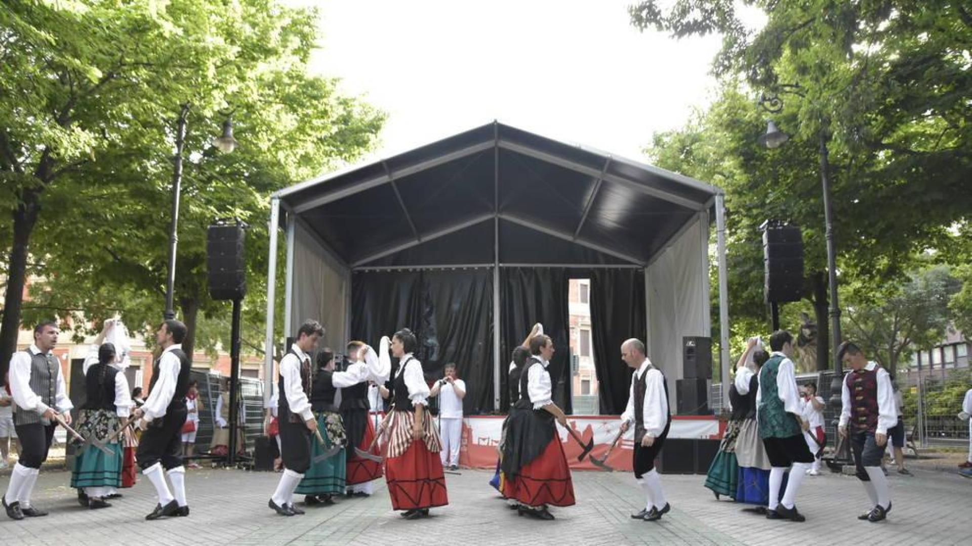 El grupo Duguna seguirá actuando en eventos municipales y citas tradicionales
