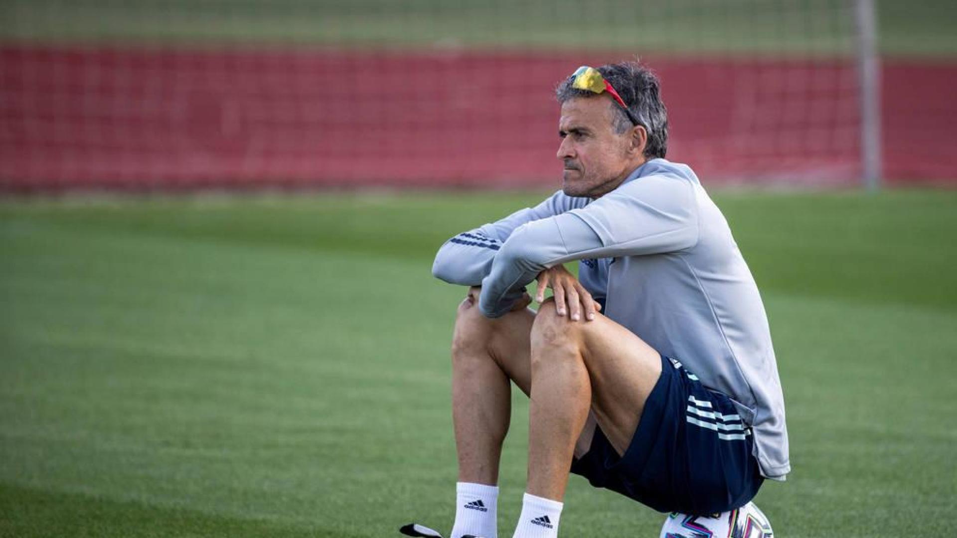 El seleccionador nacional de fútbol Luis Enrique durante el entrenamiento a puerta cerrada