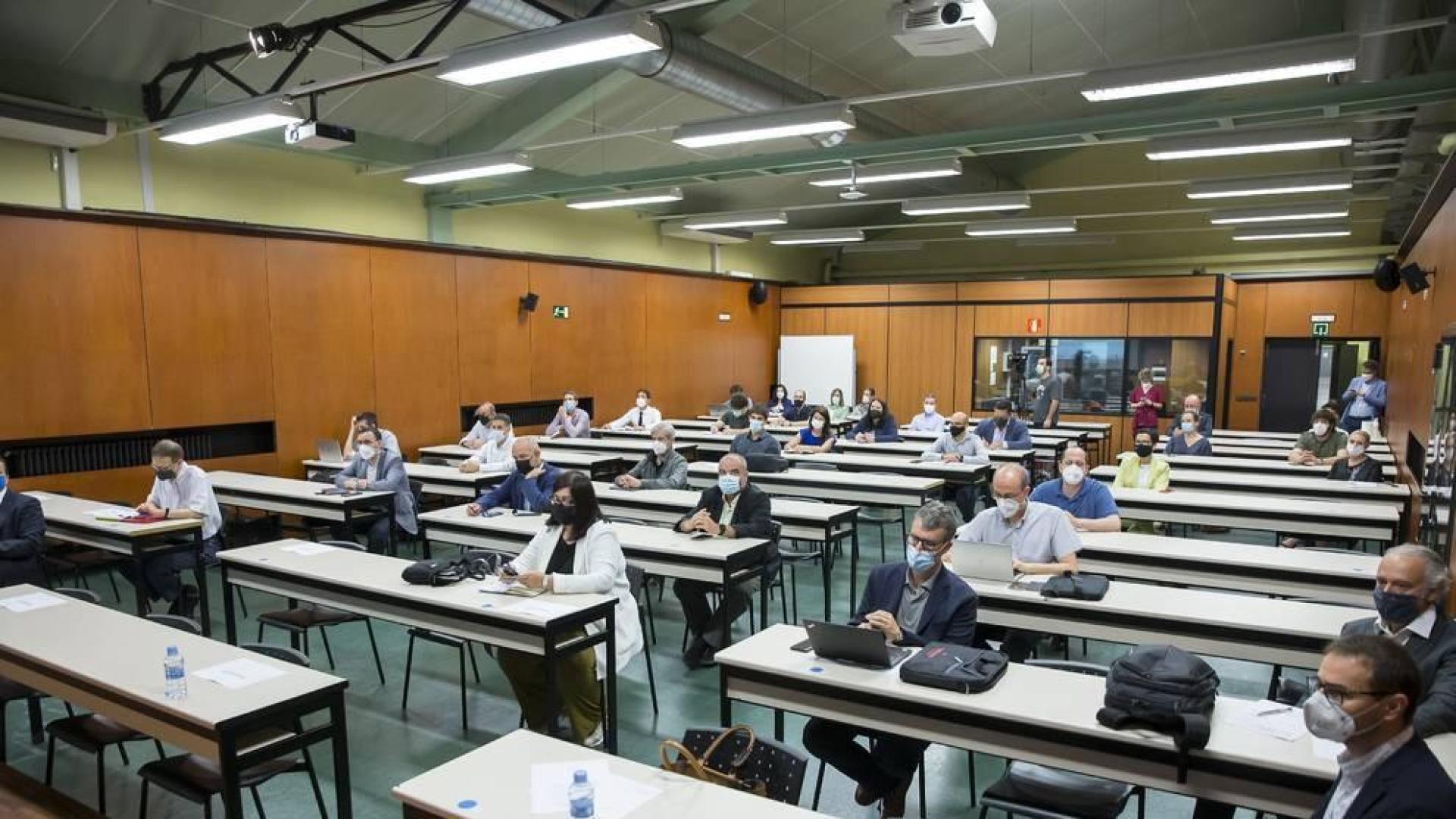 50 profesionales analizan las oportunidades del vehículo eléctrico en Navarra