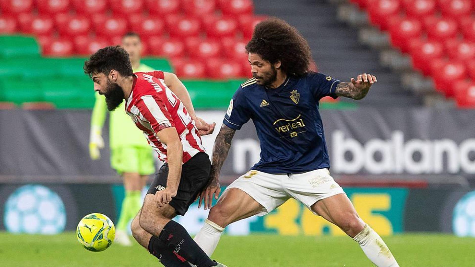 Aridane, con Villalibre, en el partido de San Mamés.