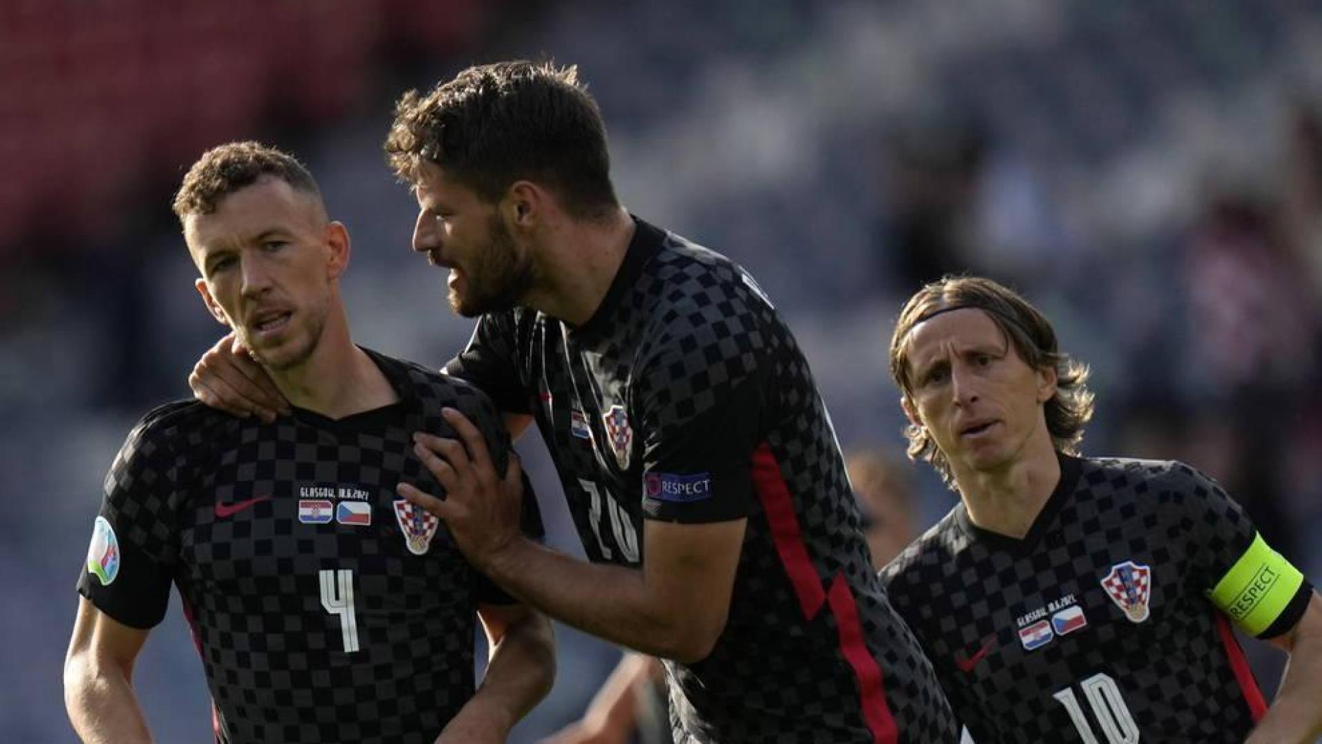 Croacia sobrevive en el alambre