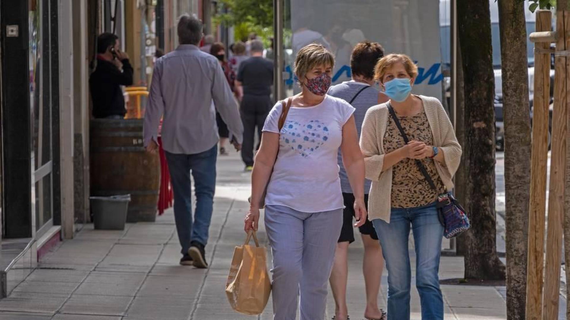 Las mascarillas dejarán de ser obligatorias al aire libre el 26 de junio