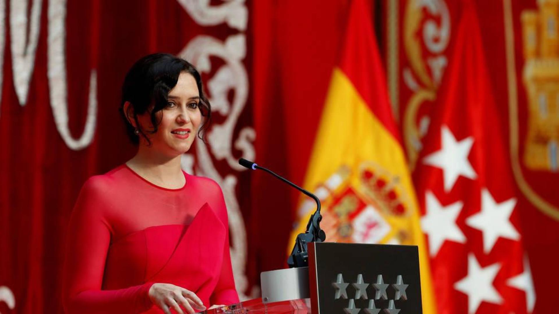 Ayuso toma posesión como presidenta junto a Casado y barones del PP