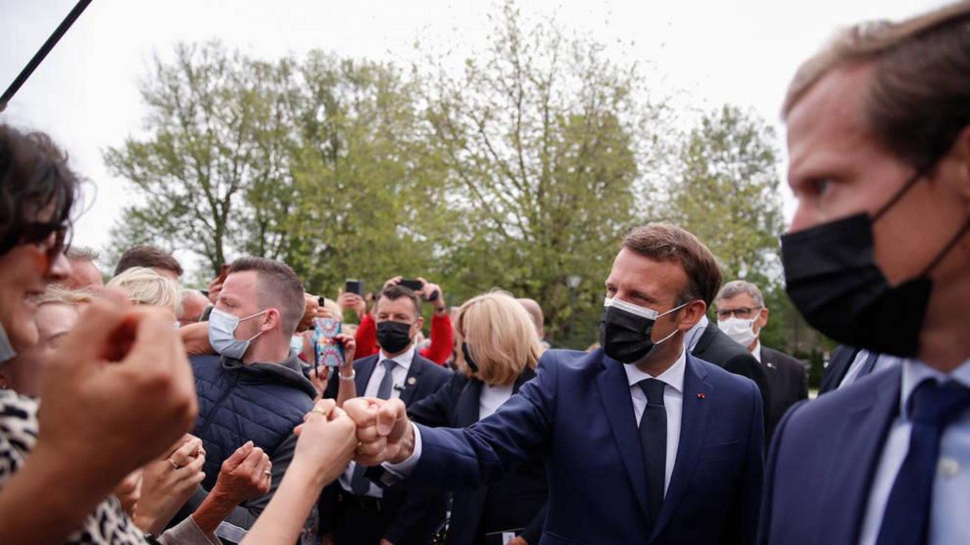 Cierran los centros de votación en Francia con una abstención récord