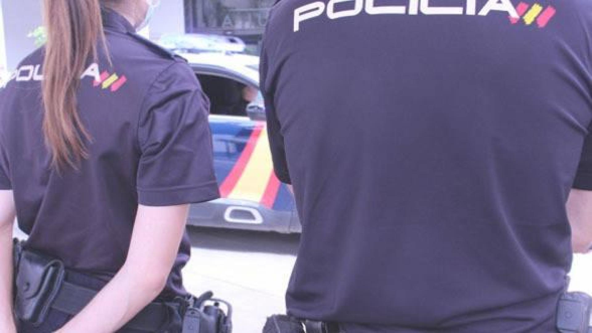 Detenido por intentar estrangular a su pareja en la calle y agredir a la agente que lo iba a detener