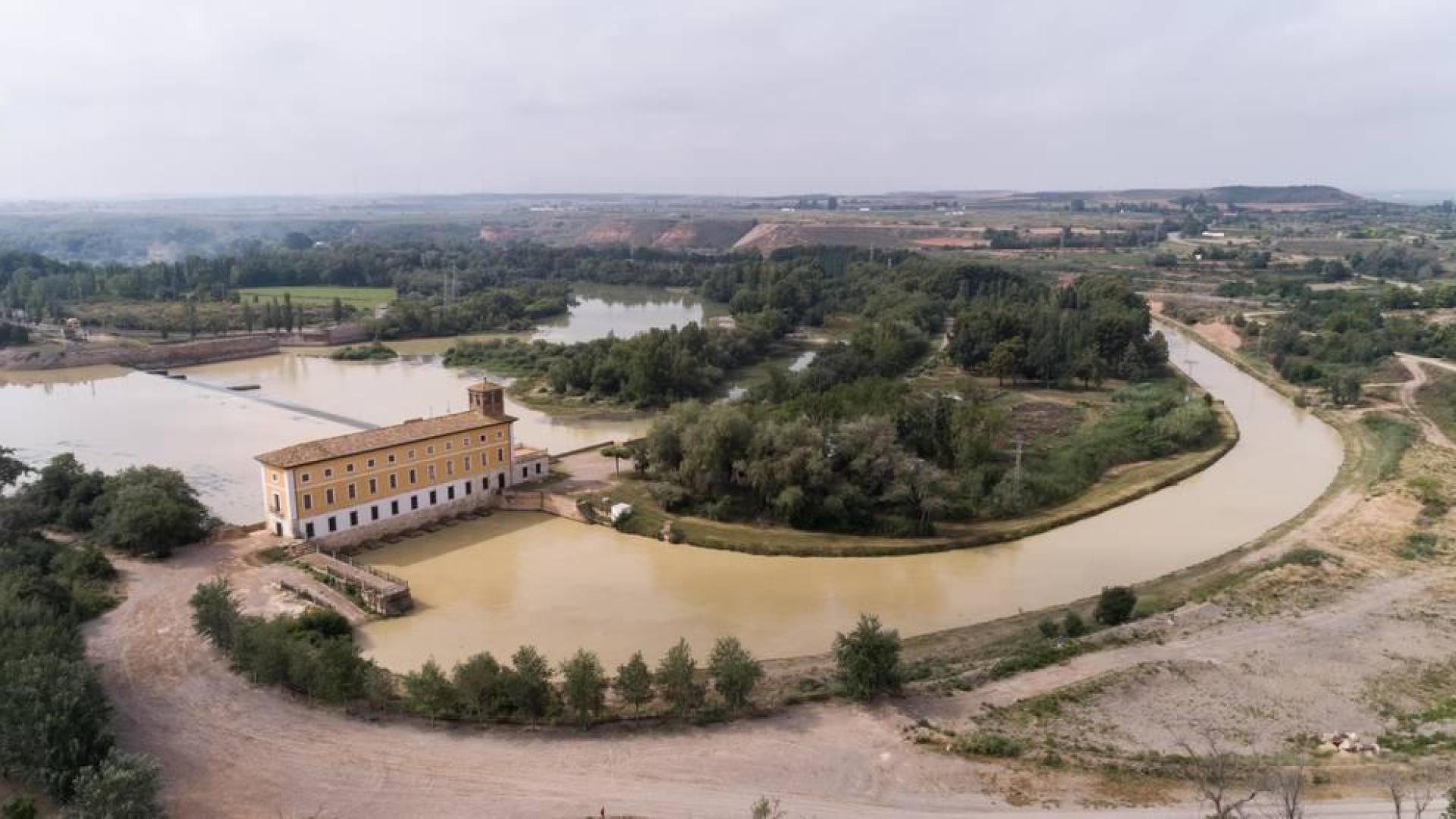 Imagen del inicio del Canal Imperial y la casa de compuertas de El Bocal.