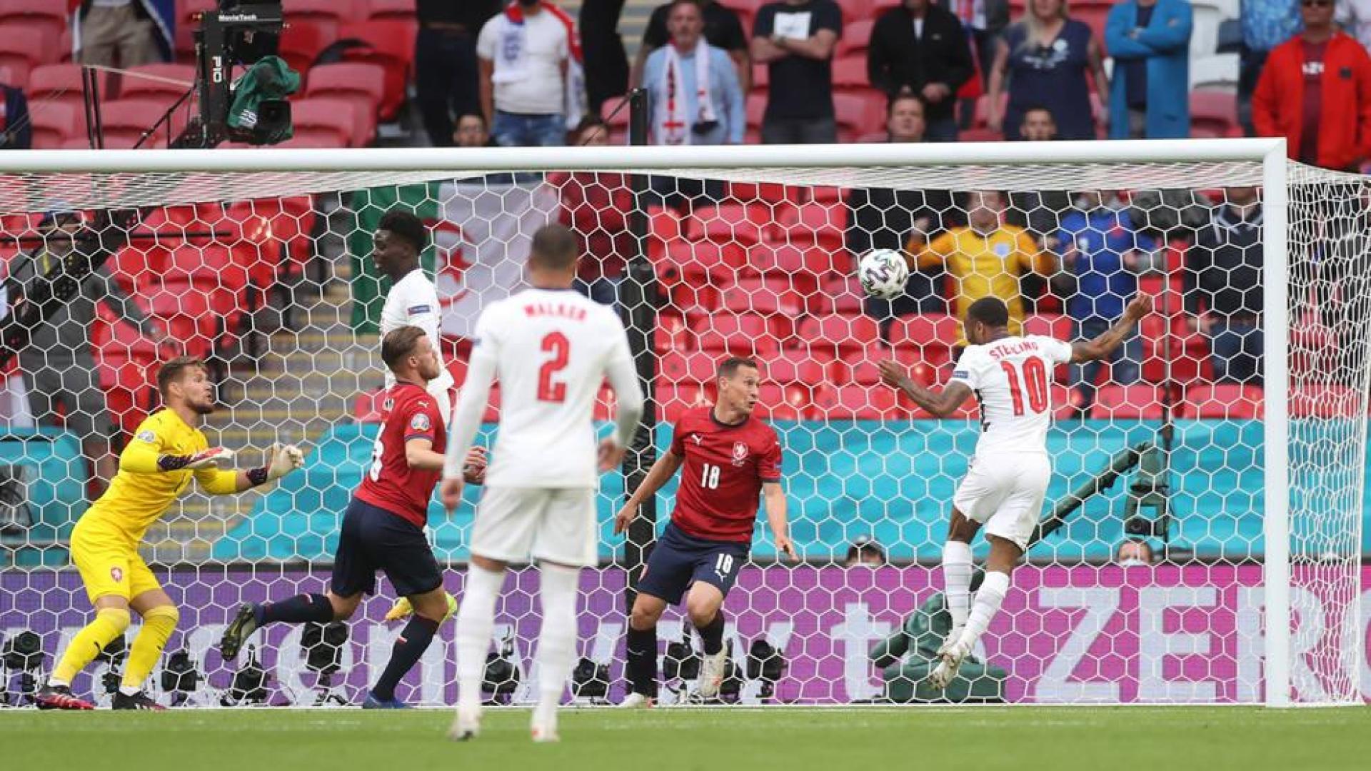 Gol de Sterling para dar la victoria a Inglaterra ante la República Checa.