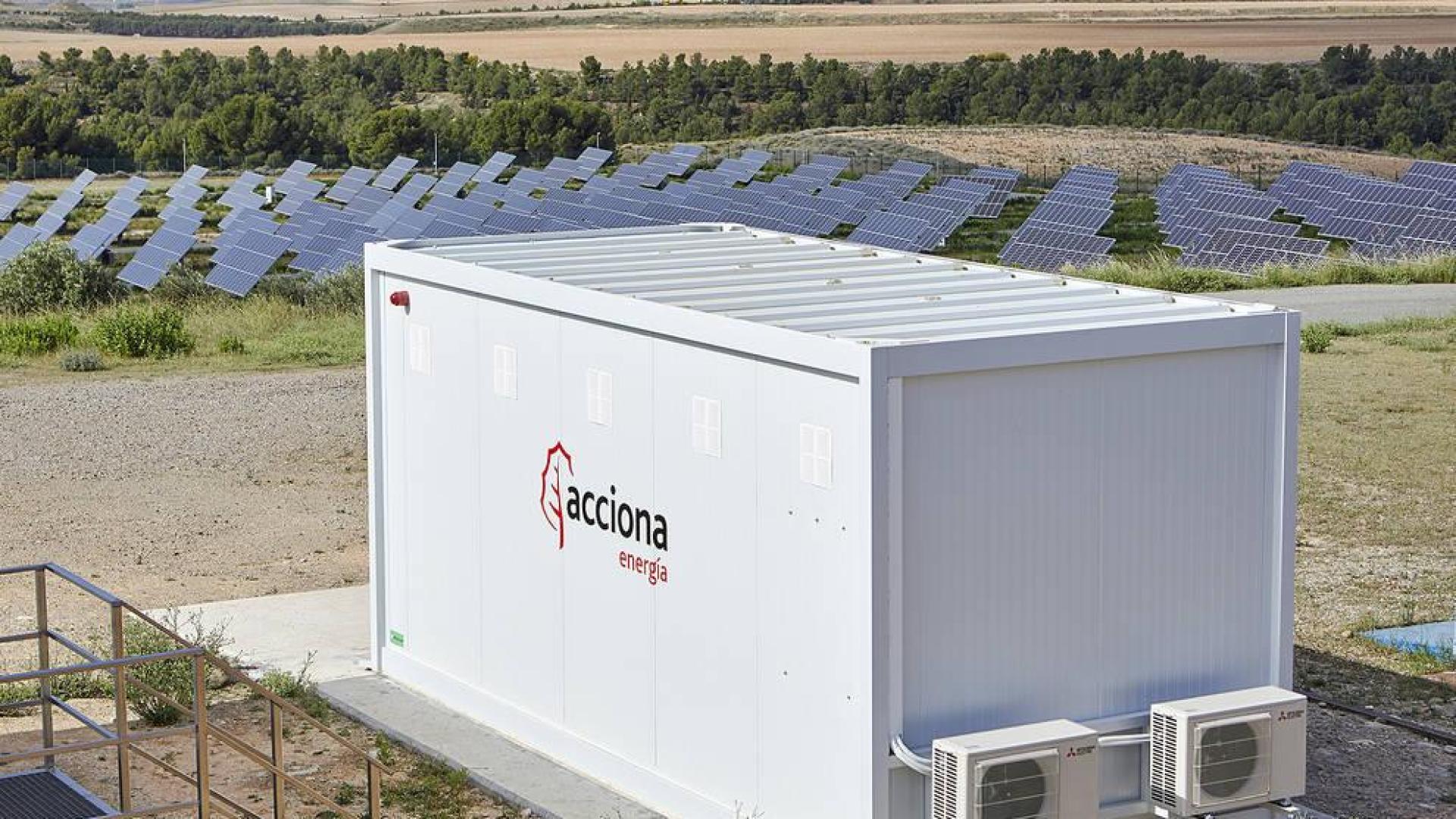 Acciona conecta la primera planta de almacenamiento renovable con baterias recicladas