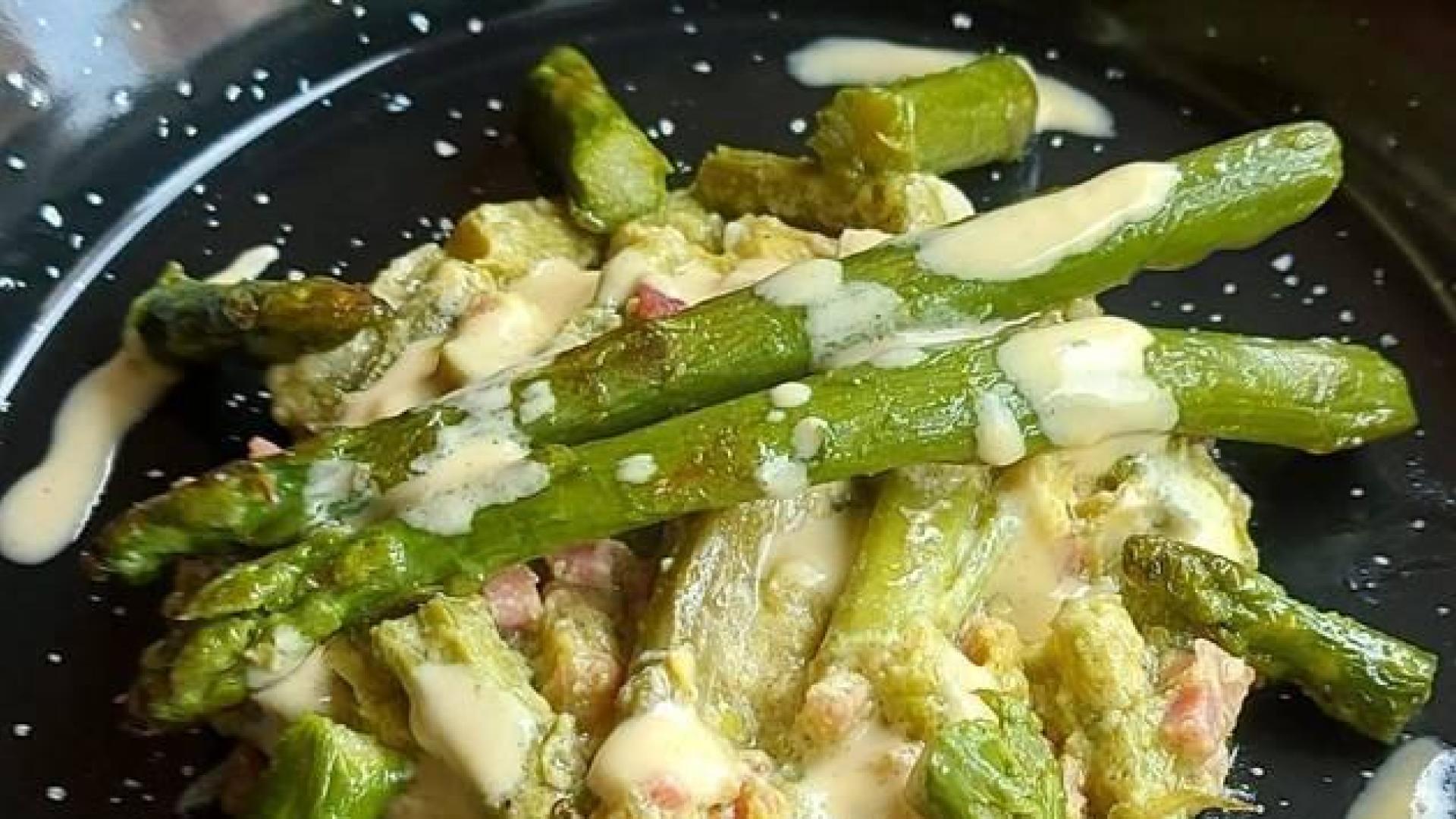 Trigueros en salsa con jamón y huevo