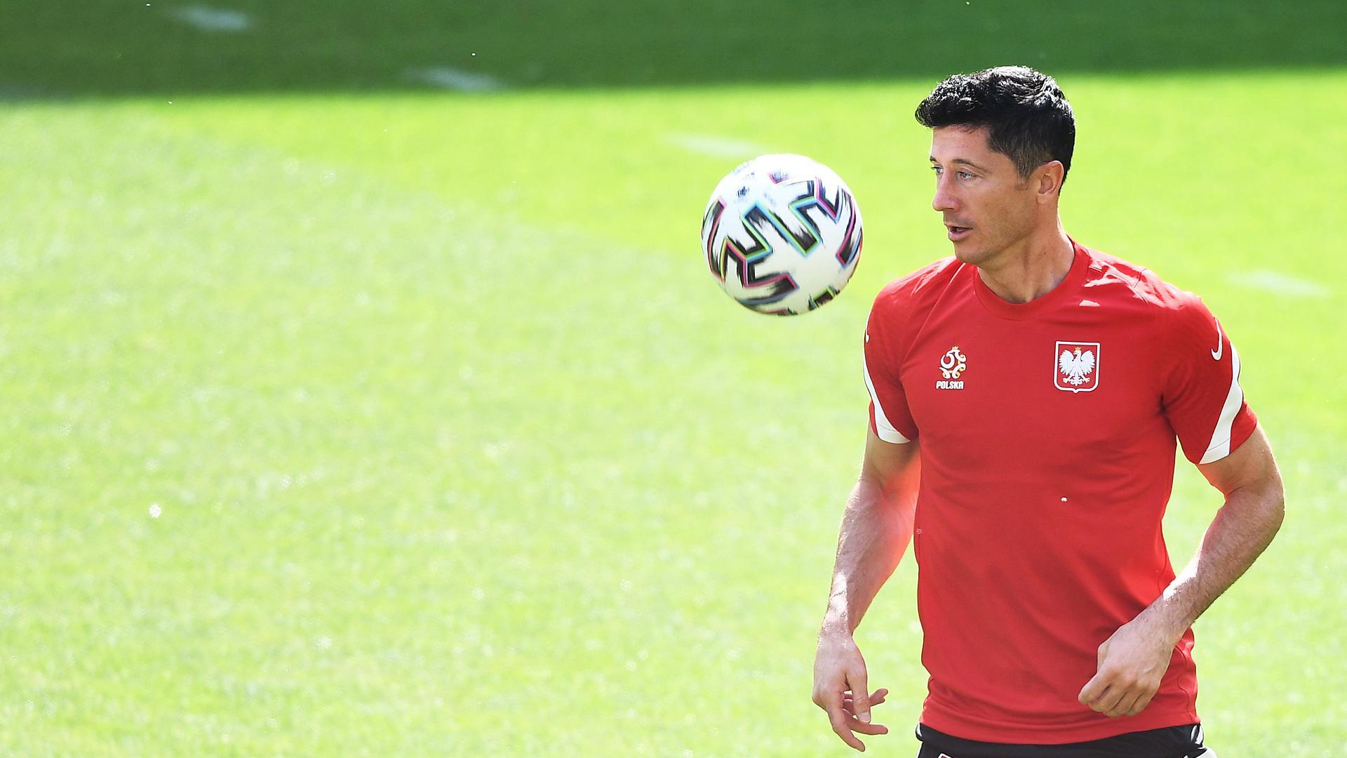 Robert Lewandowski durante el entrenamiento de Polonia de este martes