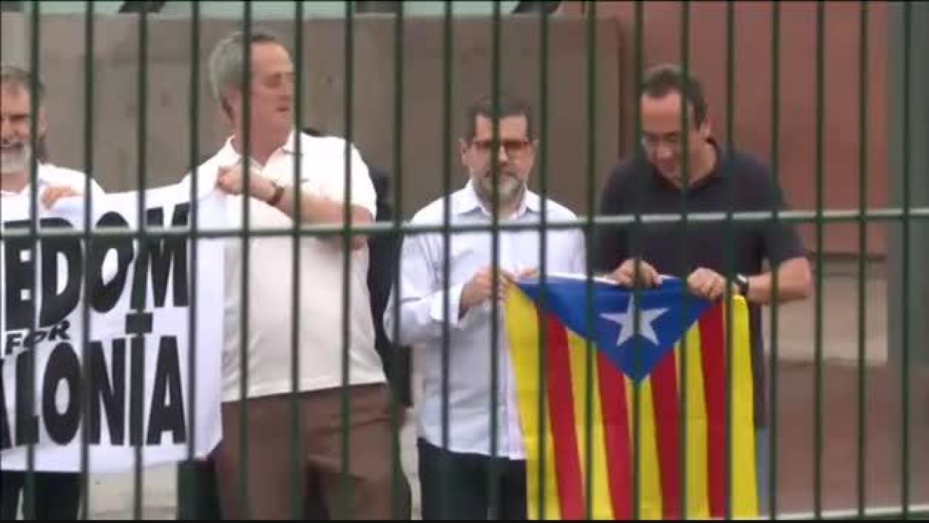 Vídeo: Los presos indultados abandonan la prisión de Lledoners