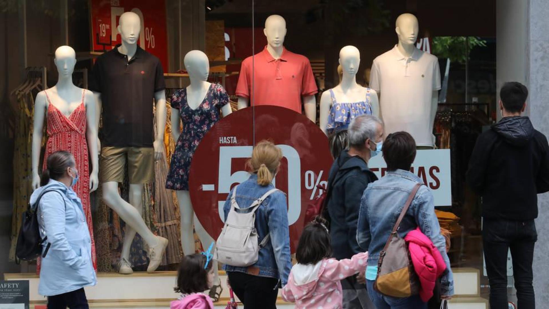 Las grandes cadenas han comenzado esta semana las rebajas en sus tiendas físicas.