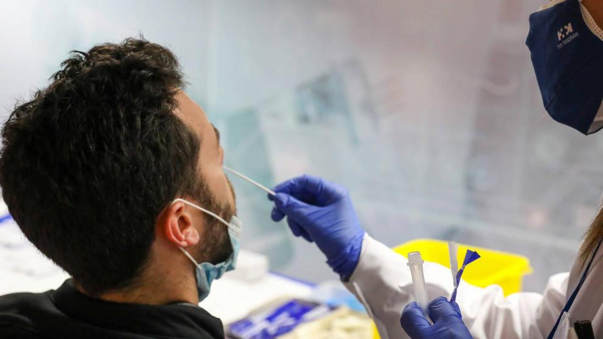 Sanidad notifica 4.507 casos y 18 muertes, con la incidencia subiendo ligeramente a 93