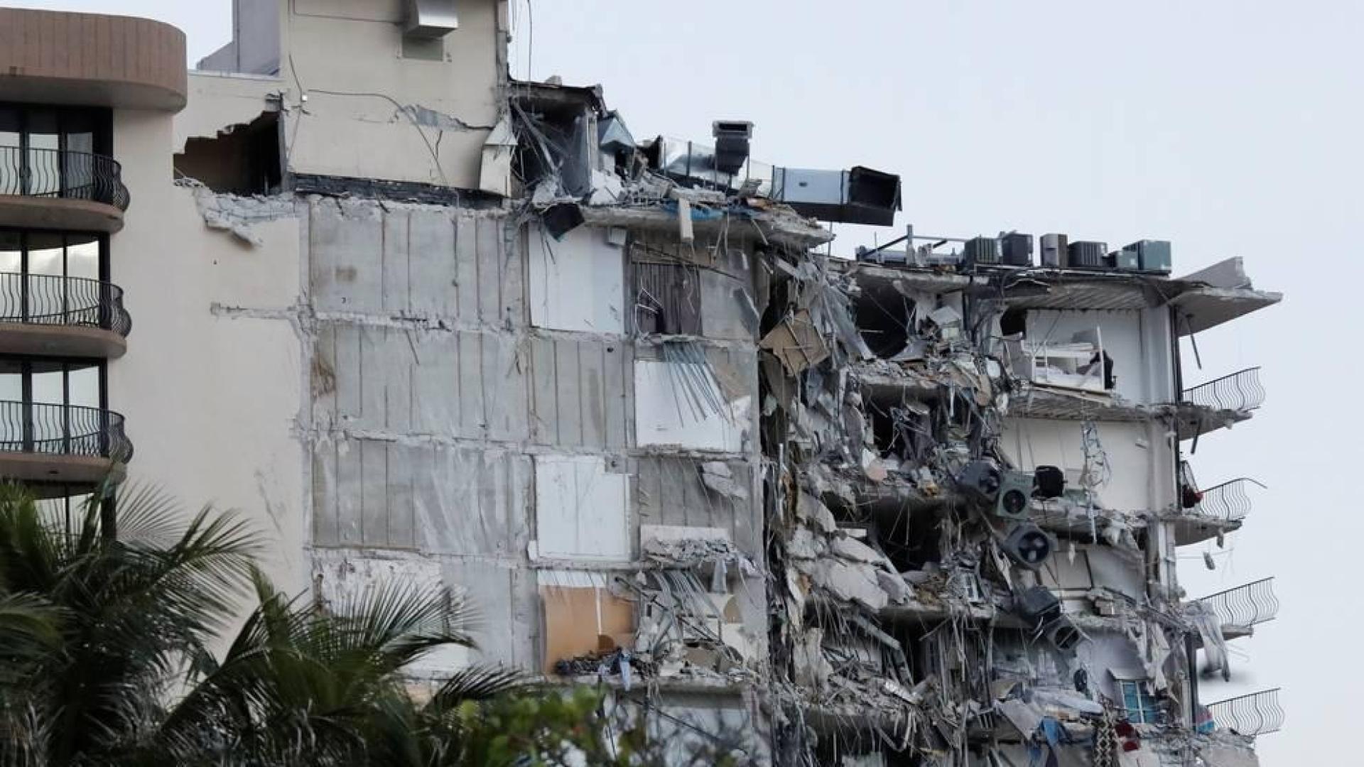 Se derrumba parcialmente un edificio en Miami Beach