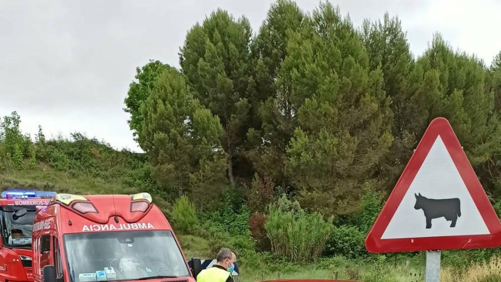 Un conductor herido en una salida de vía en la N-121 en Pitillas
