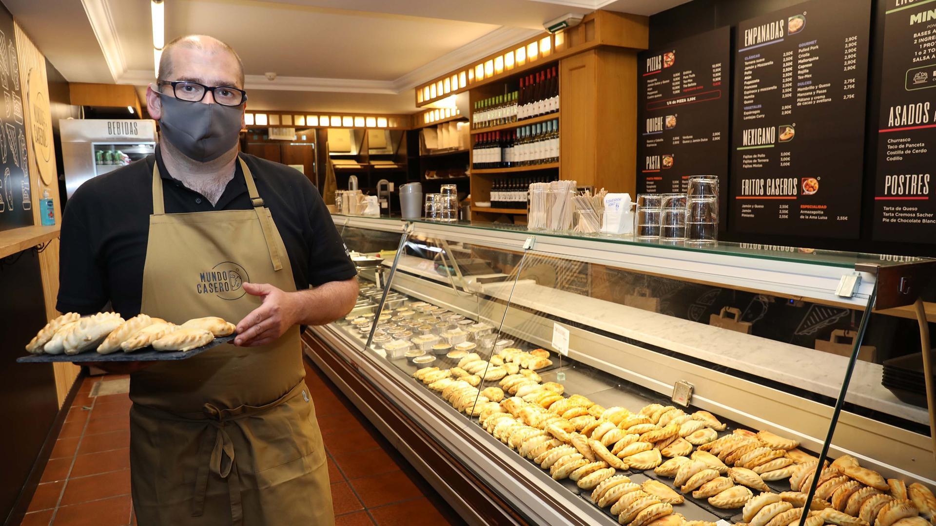 Javier García León, chef de Mundo Casero, en el nuevo local de la calle San Miguel