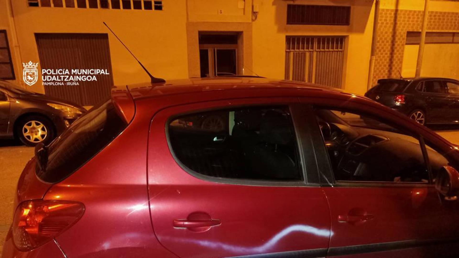 Uno de los coches pintados por la madre y su hijo.