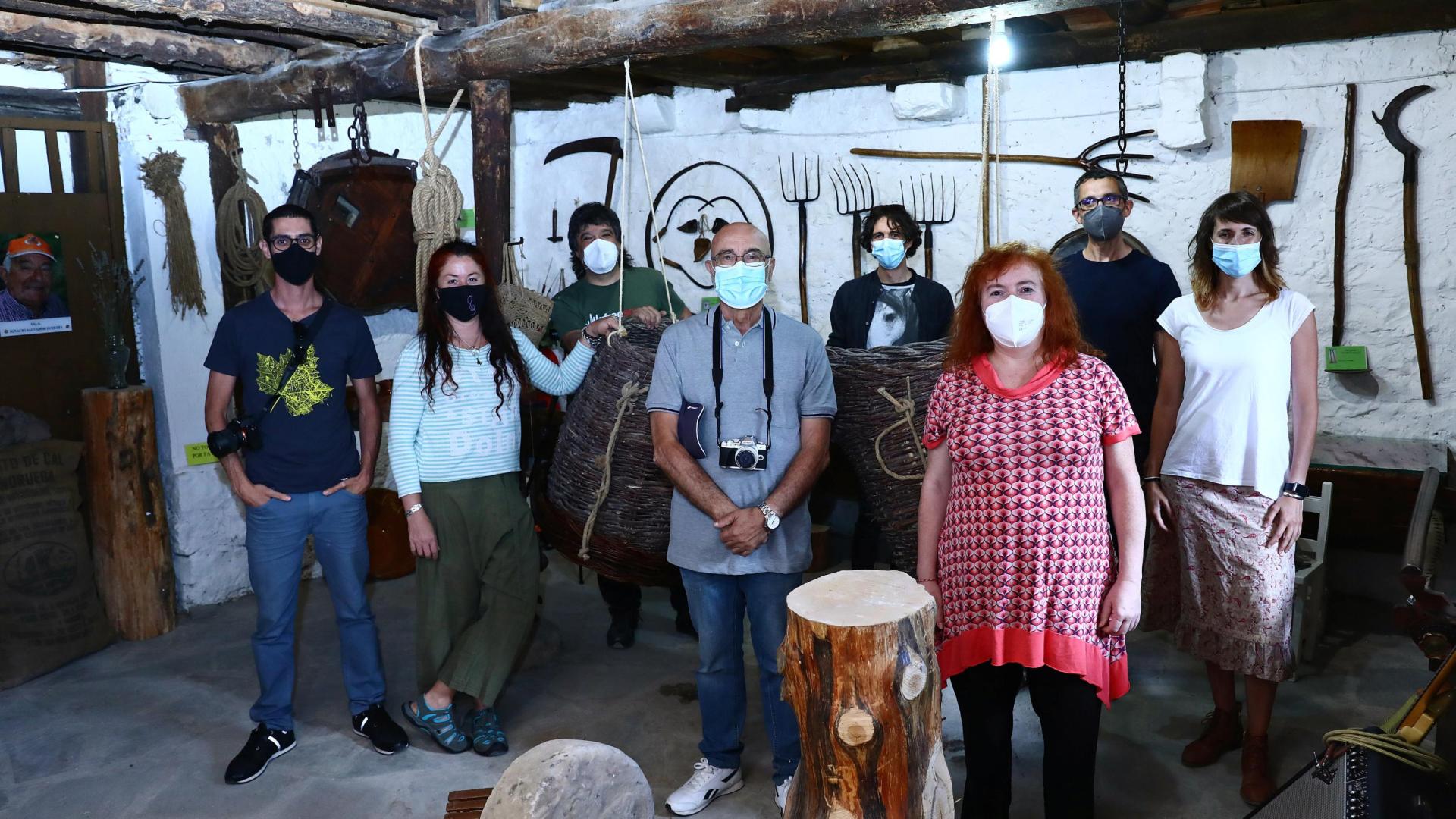 El equipo de la película, de izda. a dcha: Oroitz Zabala, Kristina Esteban, Rubén Marcilla, Simeón Hidalgo, Iñigo Pérez Artieda, Helena Bengoetxea, Joseba Lekuona y María Guzmán. Falta Andrés García de la Riva
