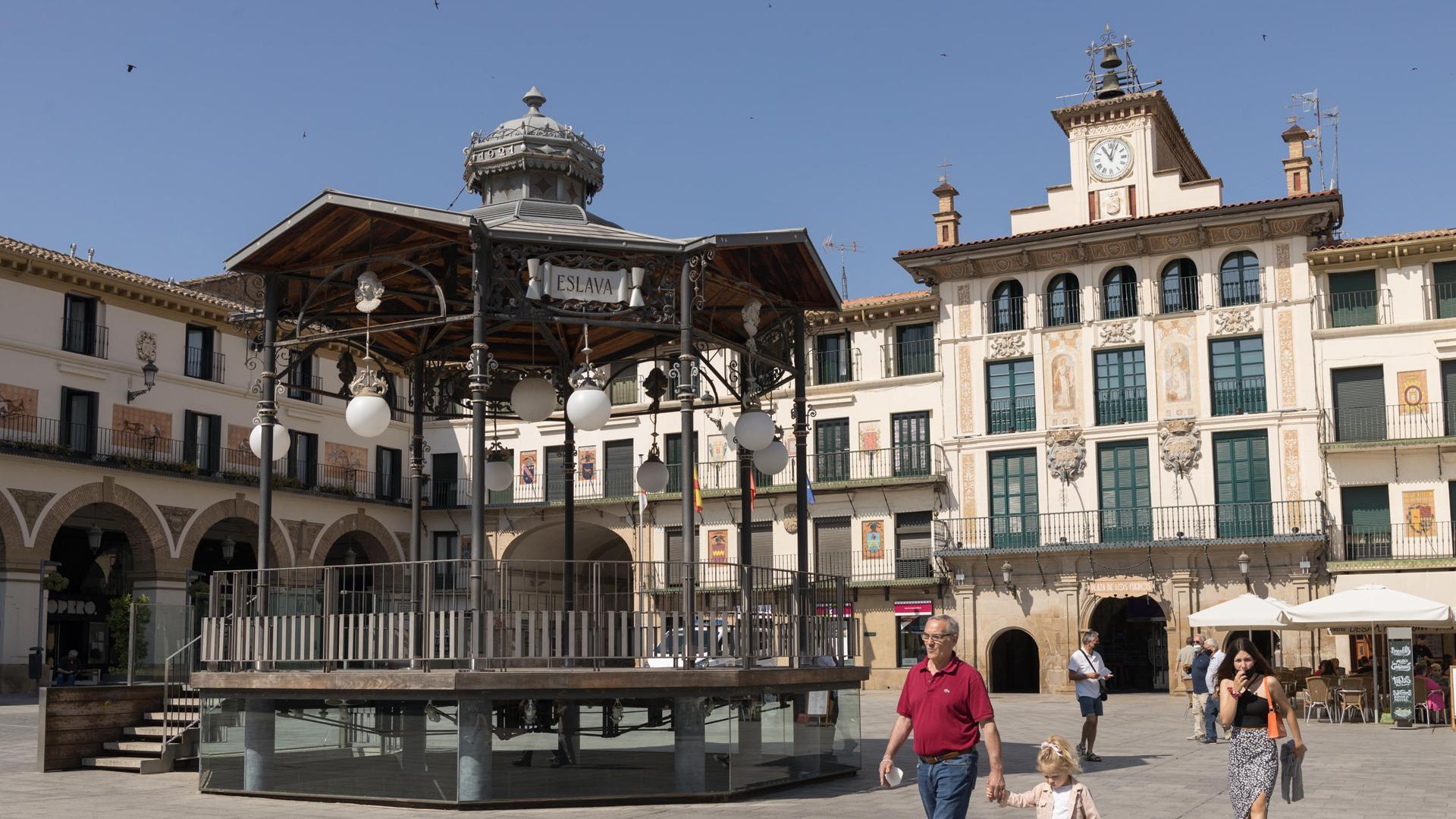 El emblemático quiosco situado en la céntrica plaza de los Fueros de Tudela, inaugurado el 11 de julio de 1921 y que ahora cumple cien años