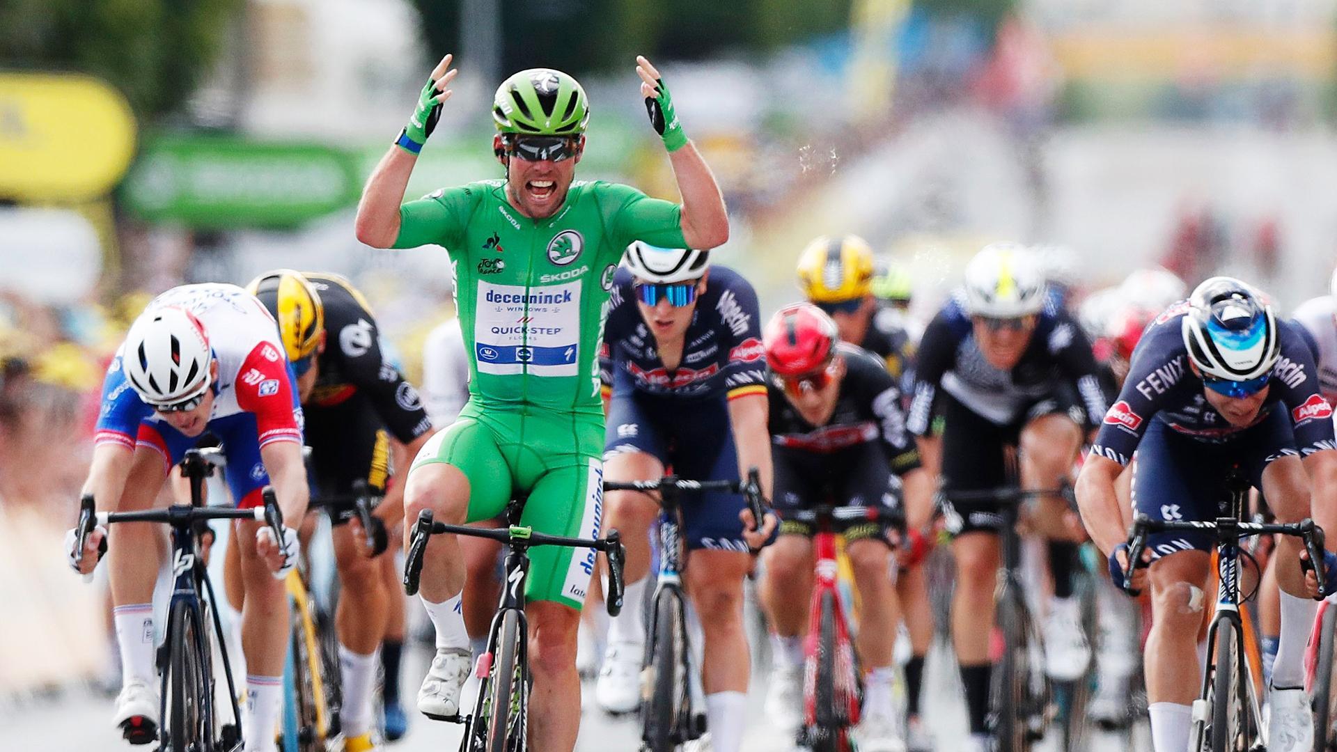 Mark Cavendish celebra el triunfo en la meta de Chateauroux