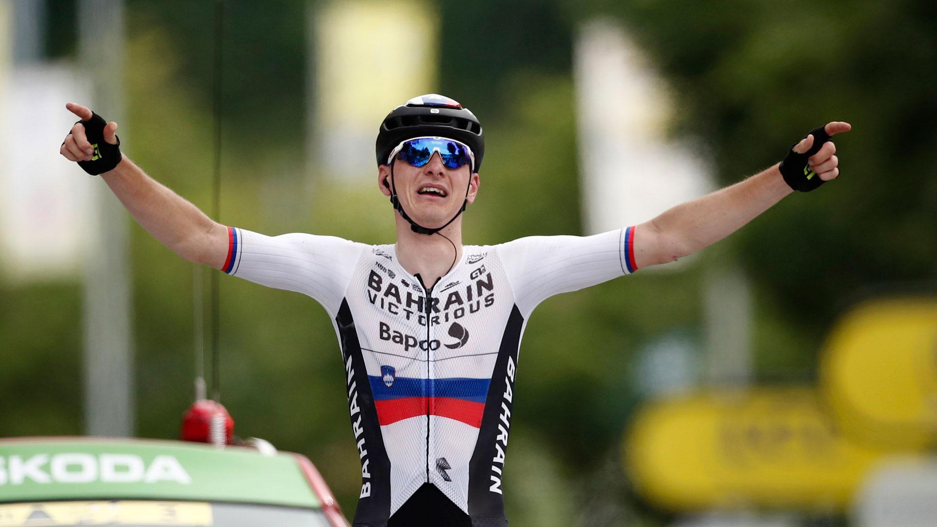Matej Mohoric, del Bahrainn Victorious, celebra su victoria en la septima etapa del Tour con lagrimas en los ojos