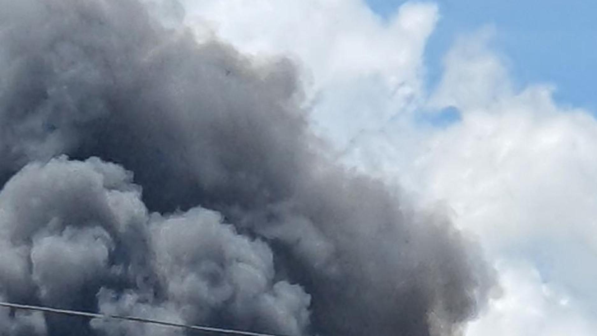 Humo, en el lugar del accidente.