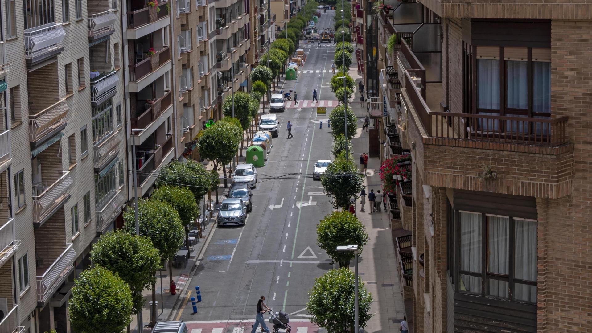 El Paseo de la Inmaculada de Estella, en una imagen inédita cerrado al tráfico salvo en su tramo final desde la calle Gustavo de Maeztu