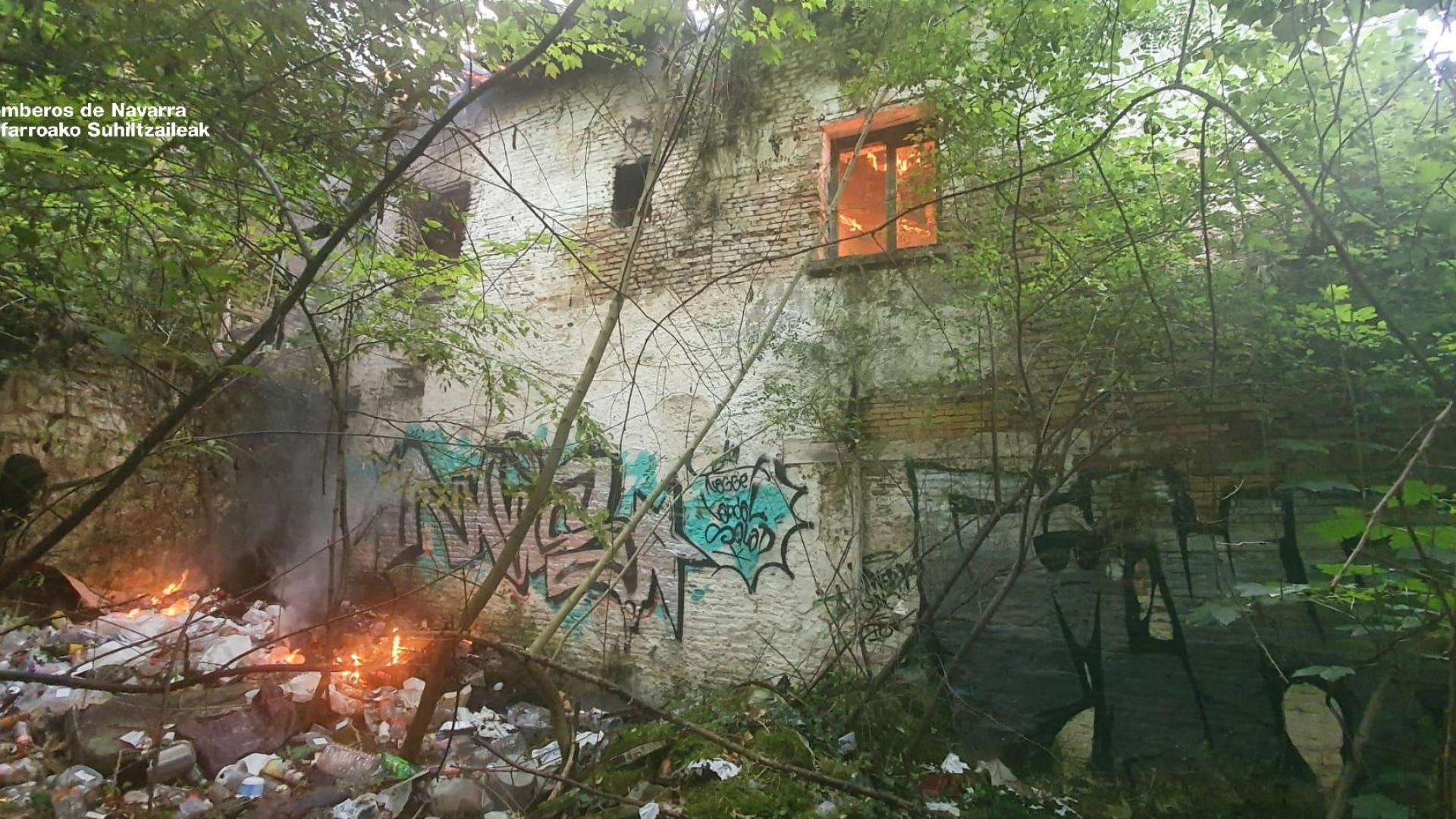 Incendio en una casa en ruinas en Curtidores.