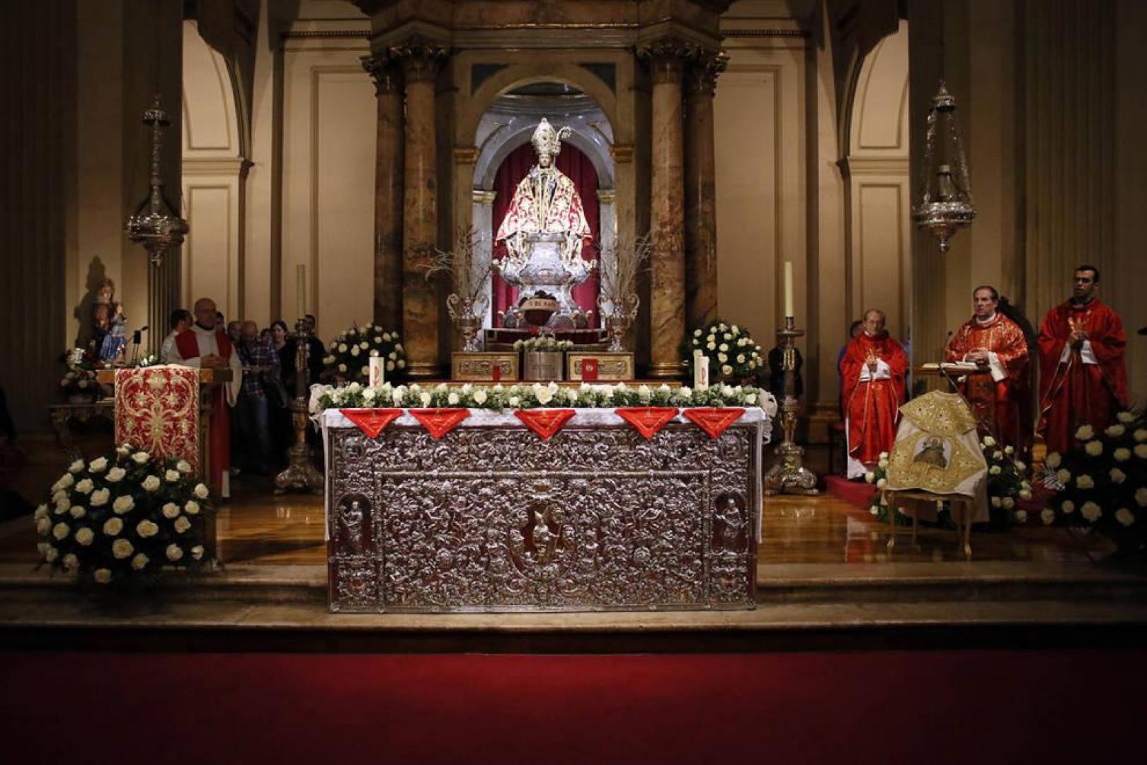 Misa solemne presidida por Francisco Pérez y con presencia del cabildo catedralicio.