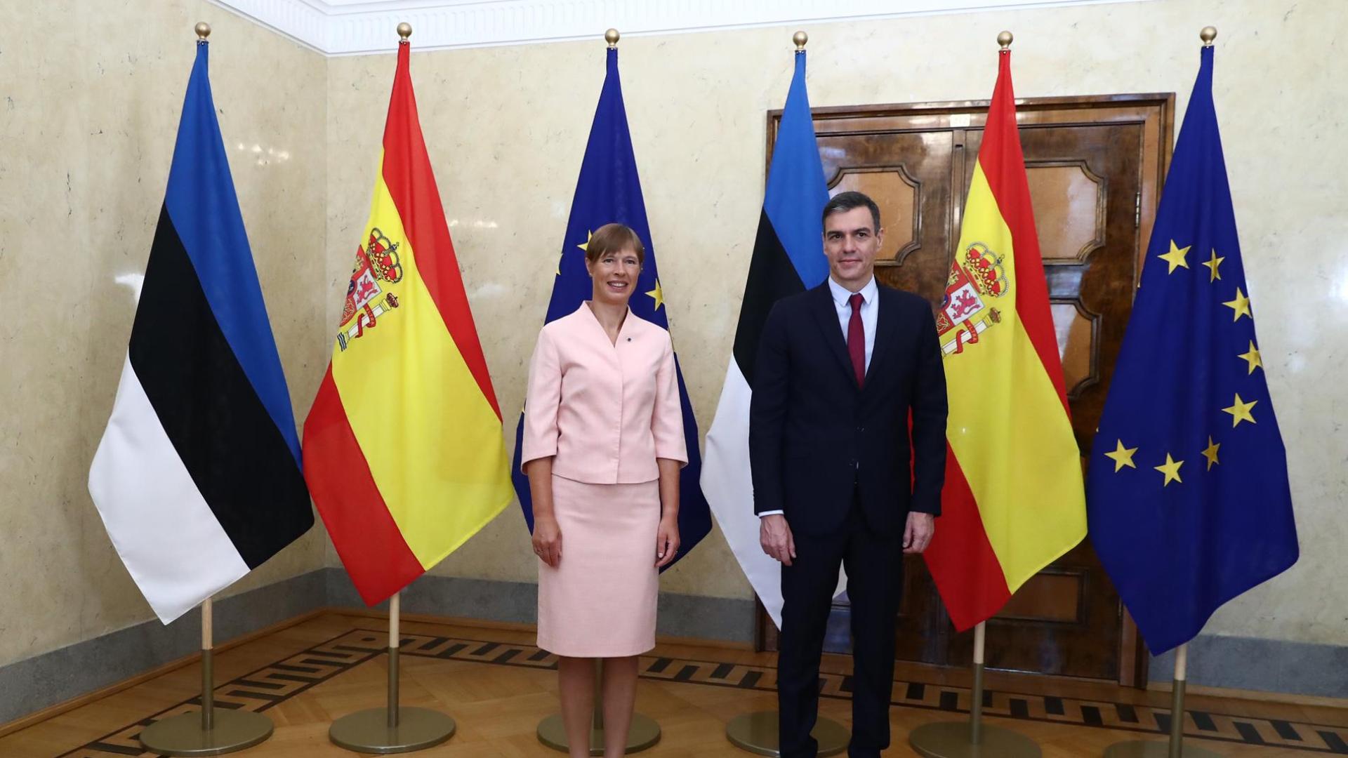El presidente del Gobierno, Pedro Sánchez, a su llegada a la reunión con la presidenta de Estonia, Kersti Kaljulaid.