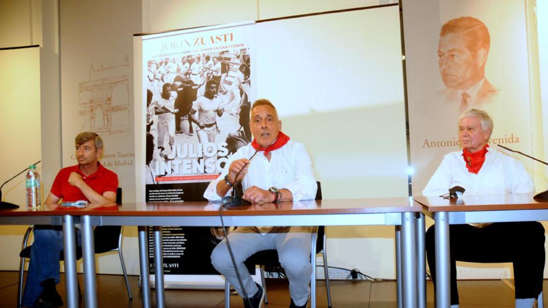 De izquierda a derecha, Ángel Gómez Escolar, Jokin Zuasti y Joe Dister, durante la presentación.